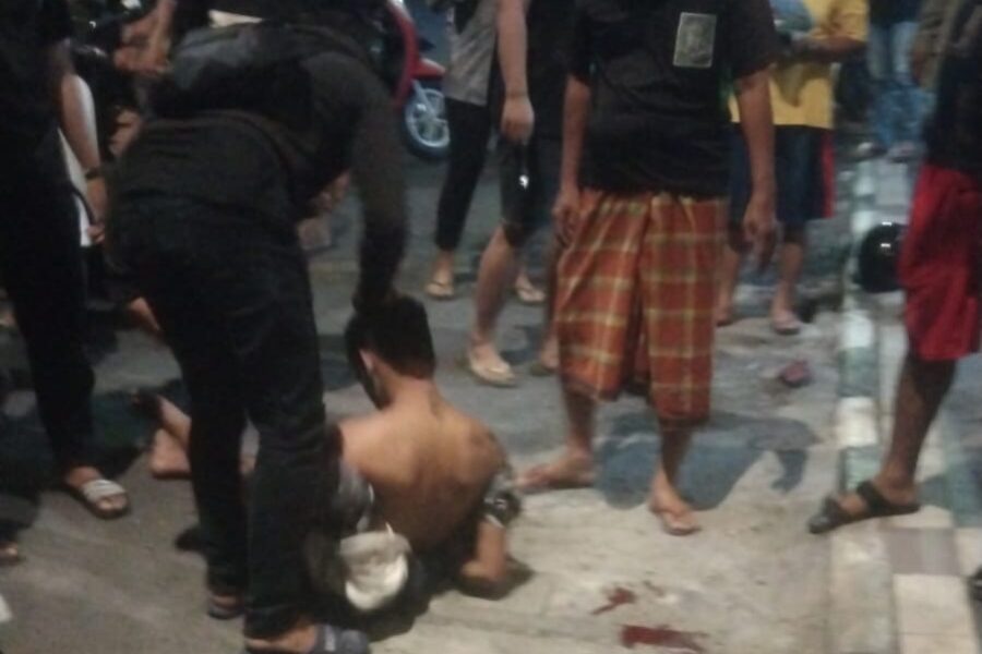 Foto : Pelaku Sesudah Di Hajar Warga Dan Di Amankan Polsek Gresik