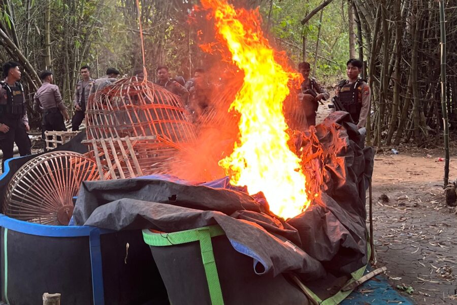 Foto : Pemusnahan Alat Di Lokasi Area Judi Sabung Ayam