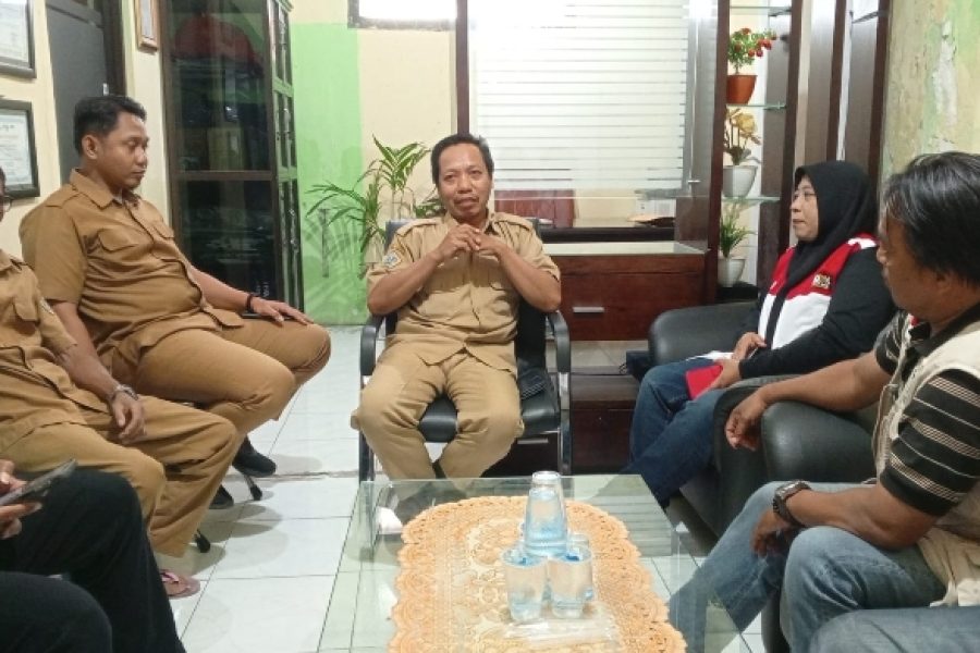 Foto : DPD Lira Gresik Klarifikasi Di Ruang Kades Dahanrejo