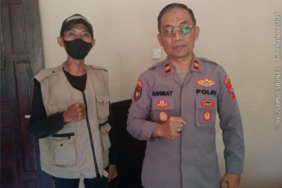 Foto : Kapolsek Sukolilo Surabaya Iptu Rahmat Sebelah Kanan Dan Sebelah Kiri Kabiro/Reporter M Fauzi